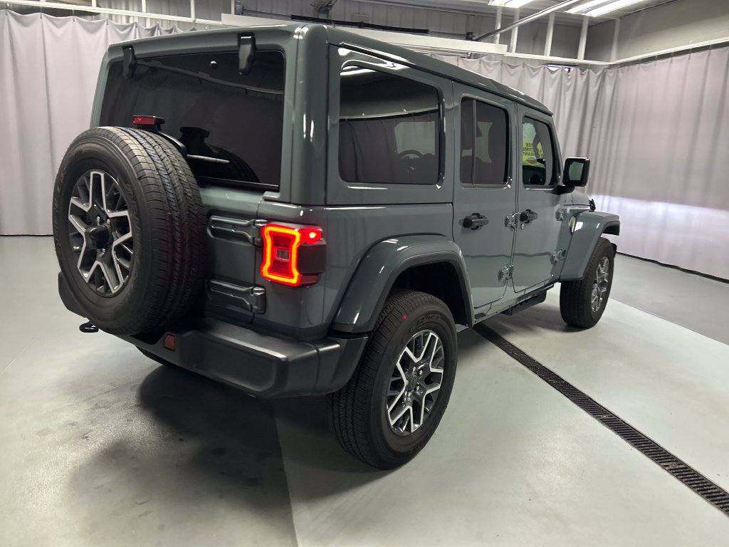 Used 2026 Jeep Wrangler Unlimited Sahara AWD/4WD image 7