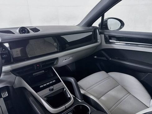 Certified 2024 Porsche Cayenne S AWD/4WD image 23