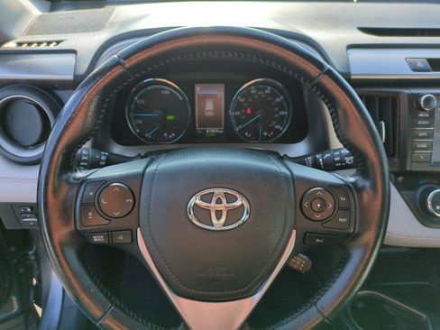 Used 2017 Toyota RAV4 XLE image 18
