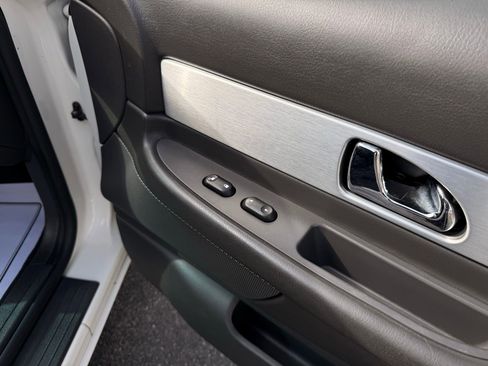 Used 2002 Ford Thunderbird Base image 21