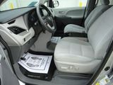 Used 2020 Toyota Sienna LE image 3