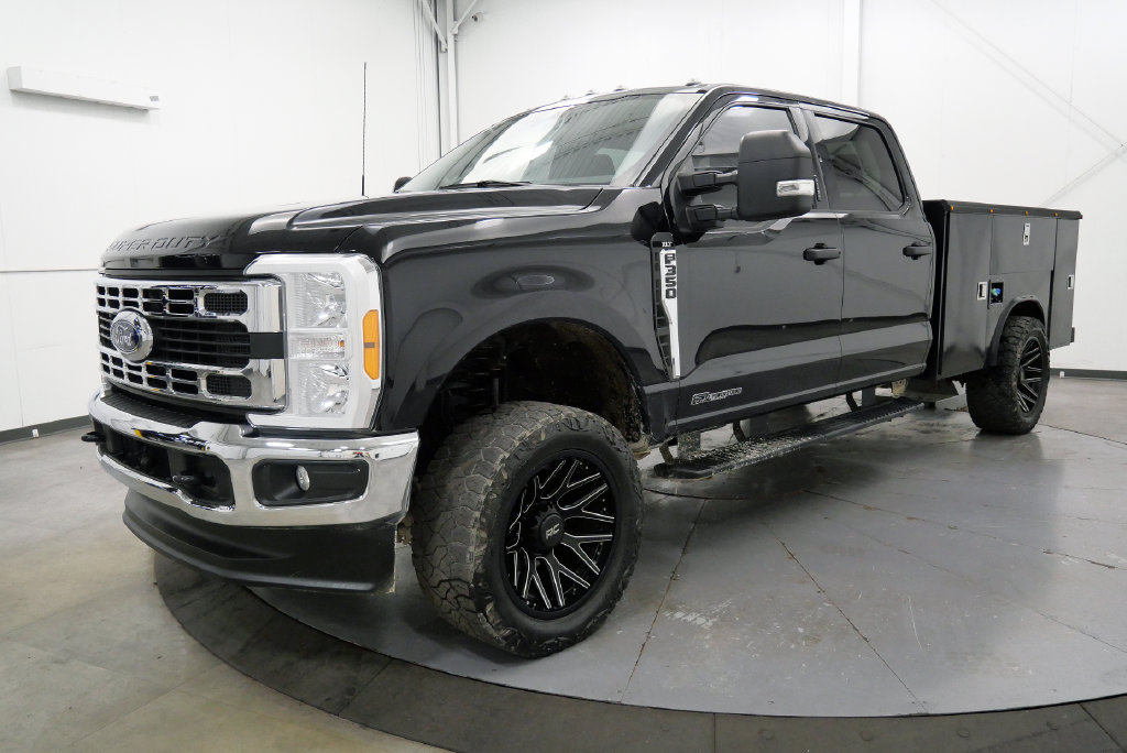 Used 2023 Ford F350 XLT w/ Snow Plow Prep Package AWD/4WD image 4