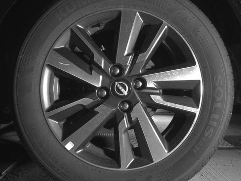 Used 2025 Nissan Versa SV FWD image 14