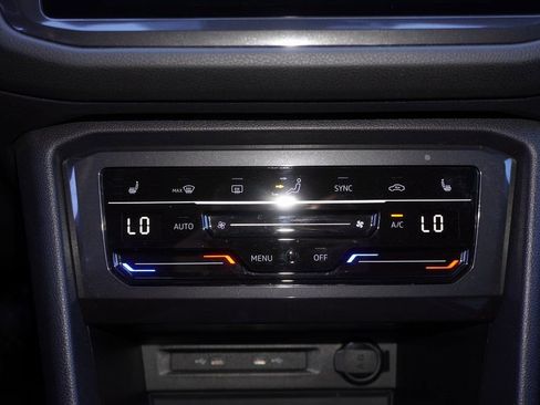 Used 2023 Volkswagen Tiguan SE image 18