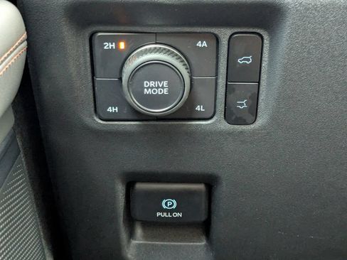 Used 2025 Ford Expedition Active AWD/4WD image 40