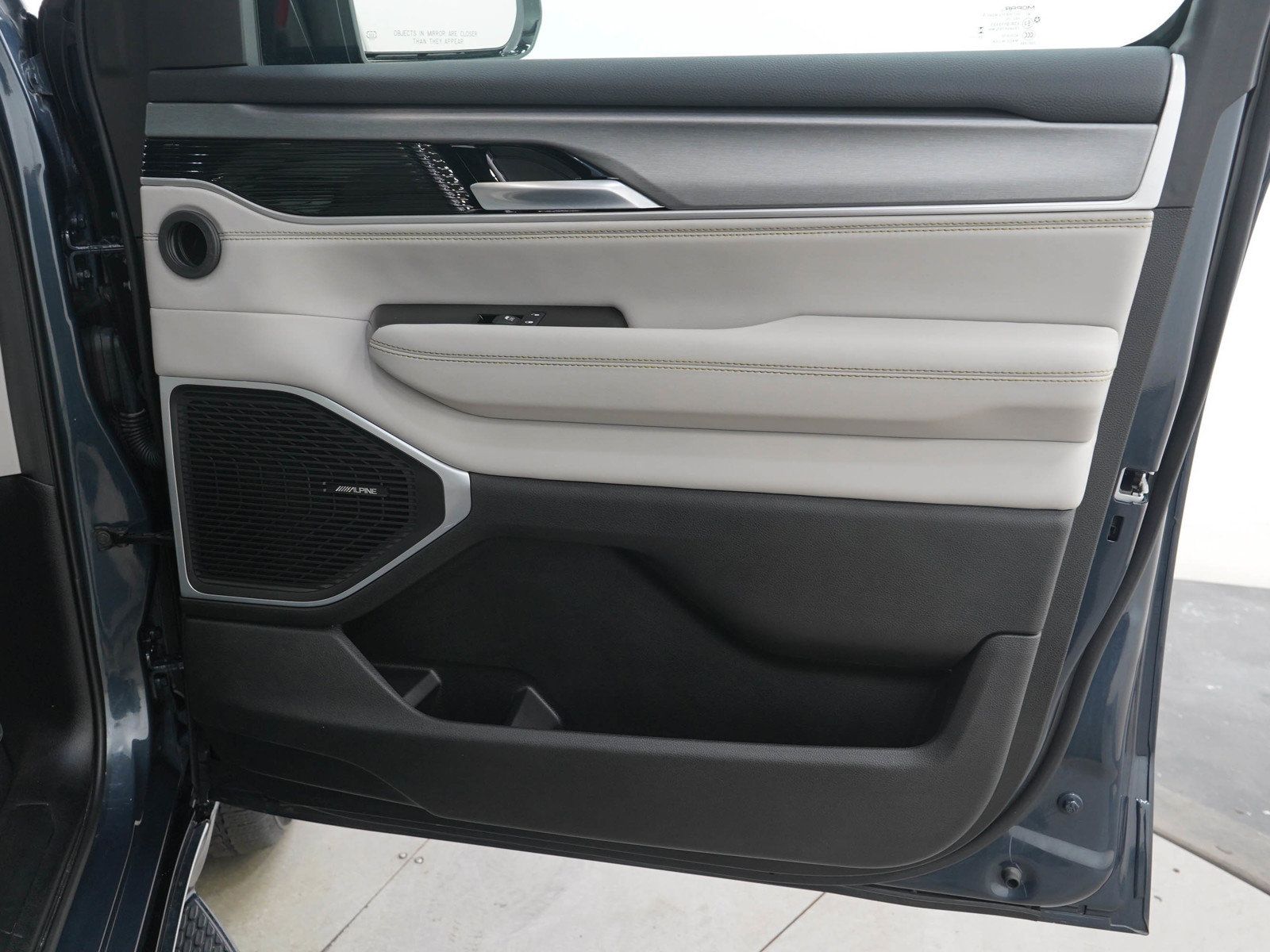 Used 2025 Jeep Wagoneer 4WD w/ Convenience Group I image 9