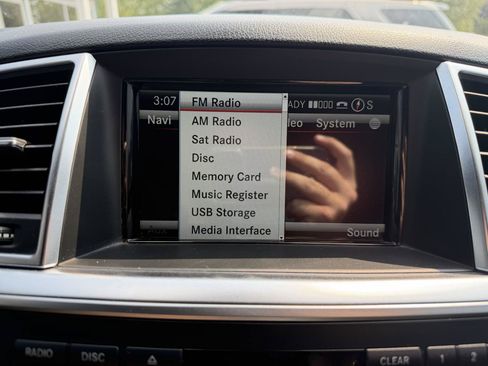 Used 2015 Mercedes-Benz ML 350 4MATIC image 38