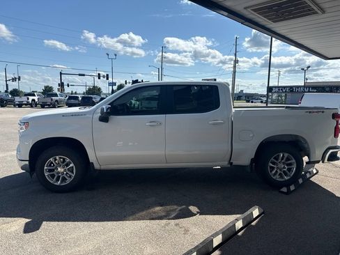 Used 2023 Chevrolet Silverado 1500 LT AWD/4WD image 3