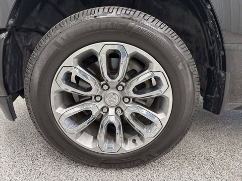Used 2024 RAM 1500 Laramie AWD/4WD image 11