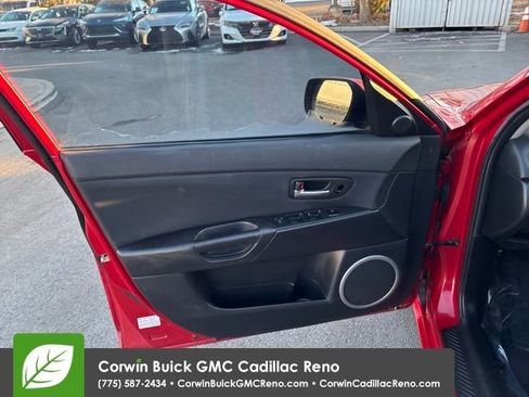 Used 2005 MAZDA MAZDA3 s w/ Moonroof & 6-CD Pkg image 11