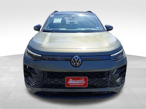 New 2026 Volkswagen Tiguan SE R-Line FWD image 8