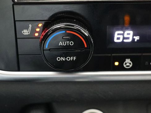 Used 2023 Nissan Rogue SV w/ SV Premium Package image 25