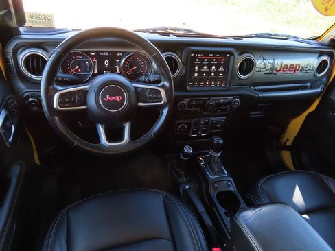 Used 2019 Jeep Wrangler Unlimited Sahara AWD/4WD image 4
