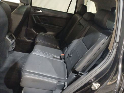 Used 2020 Volkswagen Tiguan SE w/ Panoramic Sunroof Package image 24