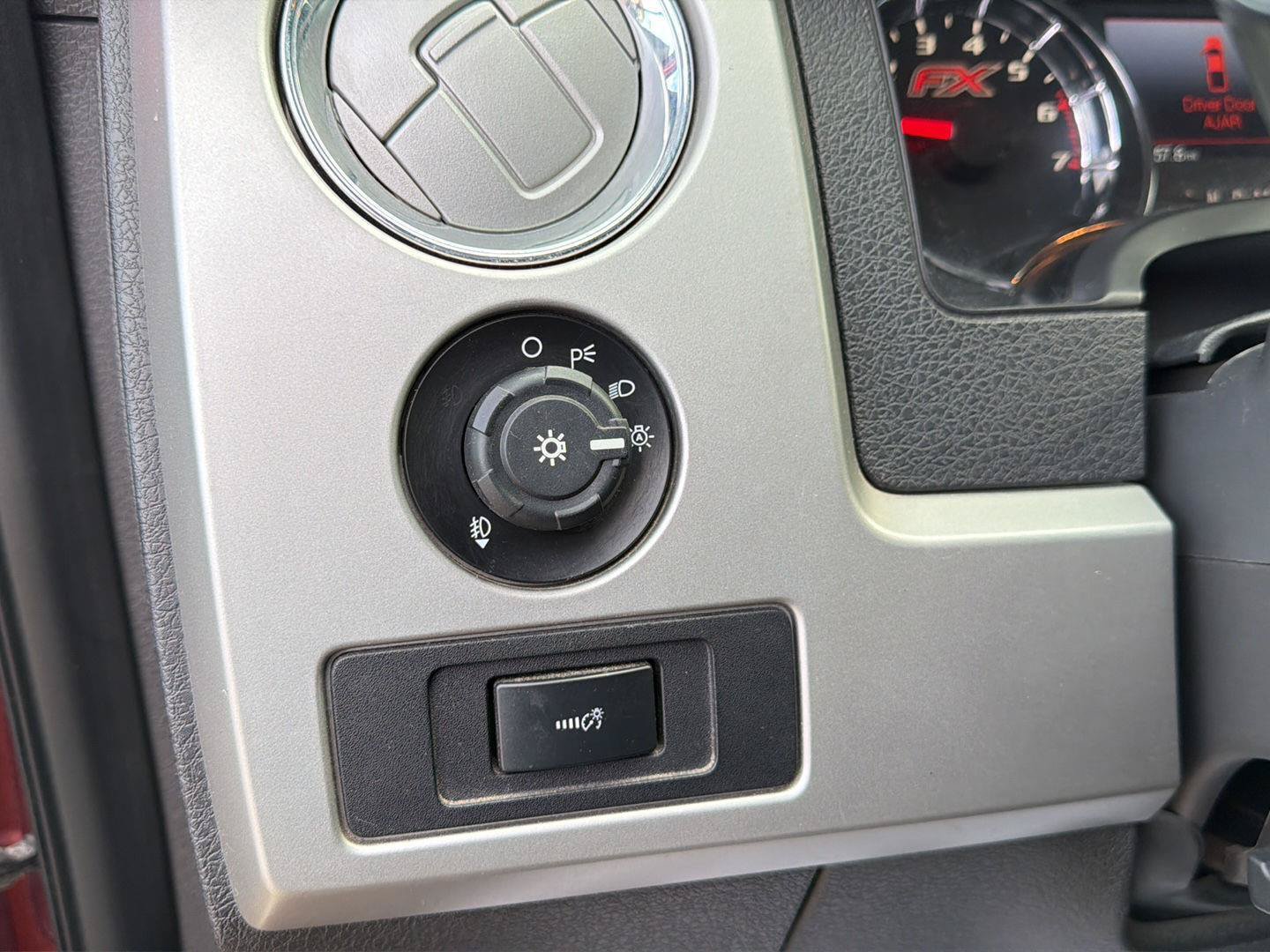 Used 2014 Ford F150 FX4 w/ Equipment Group 402A Luxury AWD/4WD image 12