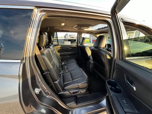 Used 2017 Honda Pilot Touring image 11