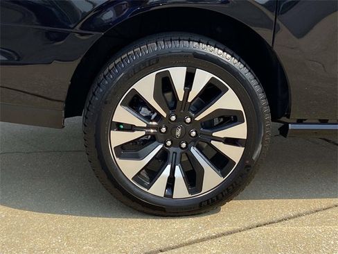 New 2025 Ford Expedition Max Platinum w/ Driver's Package image 3