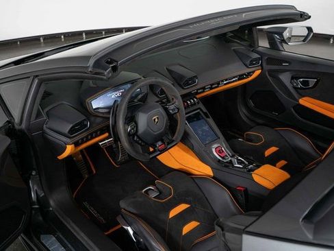 Used 2024 Lamborghini Huracan EVO image 16