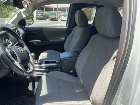 Used 2020 Toyota Tacoma SR5 AWD/4WD image 15