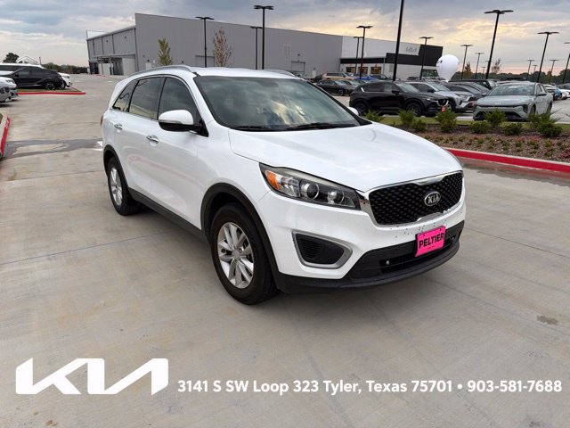 Used 2017 Kia Sorento FWD image 1