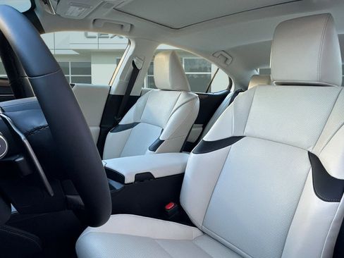 New 2025 Lexus ES 350 w/ Premium Package image 18