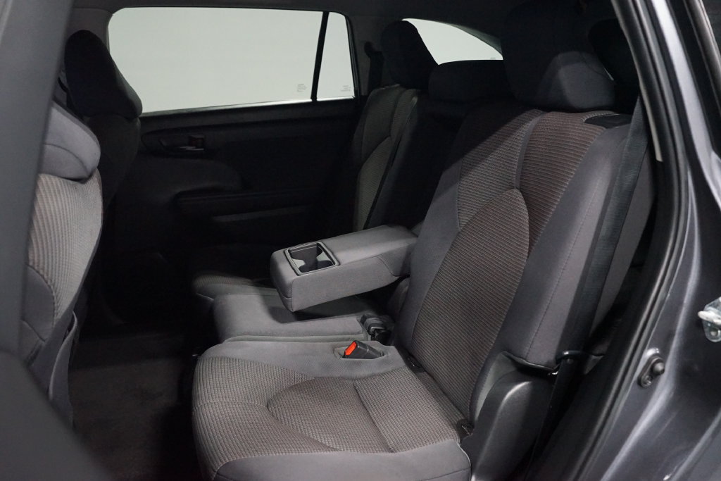 Used 2023 Toyota Highlander L FWD image 27