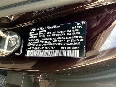 Certified 2023 Porsche Macan AWD/4WD image 35