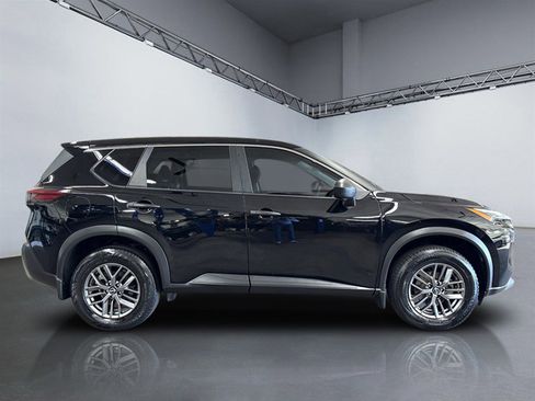 Used 2022 Nissan Rogue S image 3