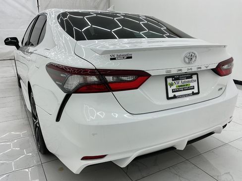 Used 2021 Toyota Camry SE FWD image 9