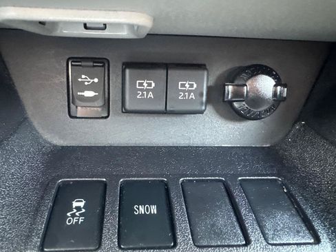 Used 2019 Toyota Highlander XLE FWD image 23