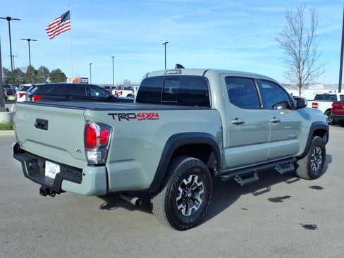 Used 2022 Toyota Tacoma TRD Off-Road image 3