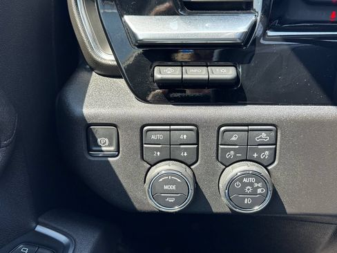 Used 2025 Chevrolet Silverado 3500 High Country w/ Technology Package AWD/4WD image 16