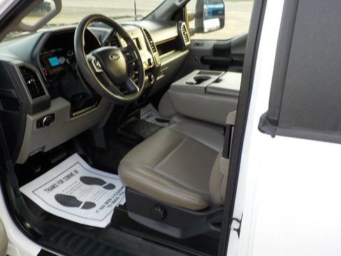 Used 2022 Ford F250 XL w/ Power Equipment Group image 11