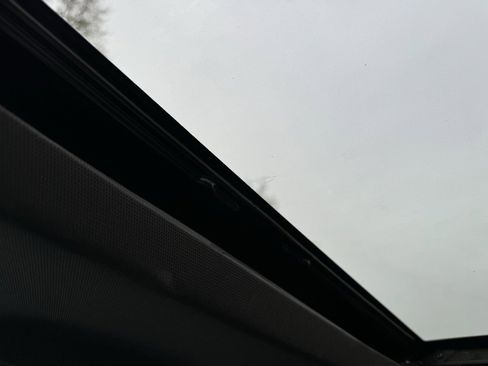 Used 2022 Chevrolet Traverse Premier image 31