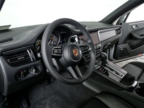 New 2026 Porsche Macan image 4