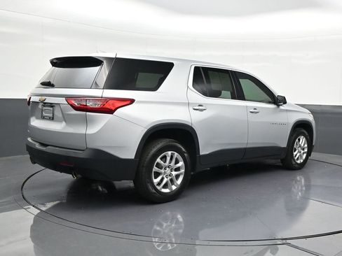Used 2021 Chevrolet Traverse LS image 5