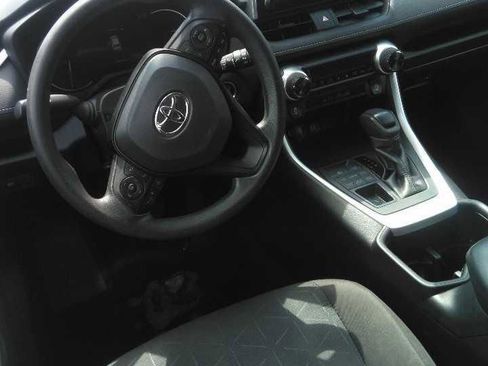 Used 2024 Toyota RAV4 XLE AWD/4WD image 5