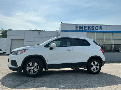 Certified 2022 Chevrolet Trax LS w/ Tint and Cruise Package AWD/4WD image 5