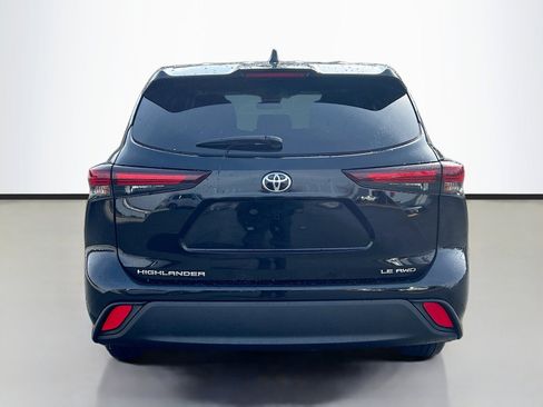 Used 2024 Toyota Highlander LE image 6