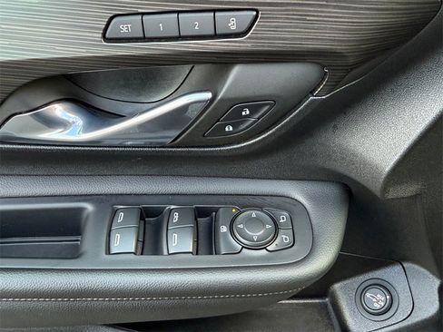 Used 2023 GMC Terrain SLT image 11