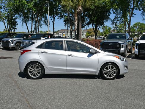 Used 2016 Hyundai Elantra GT w/ Option Group 02 FWD image 5