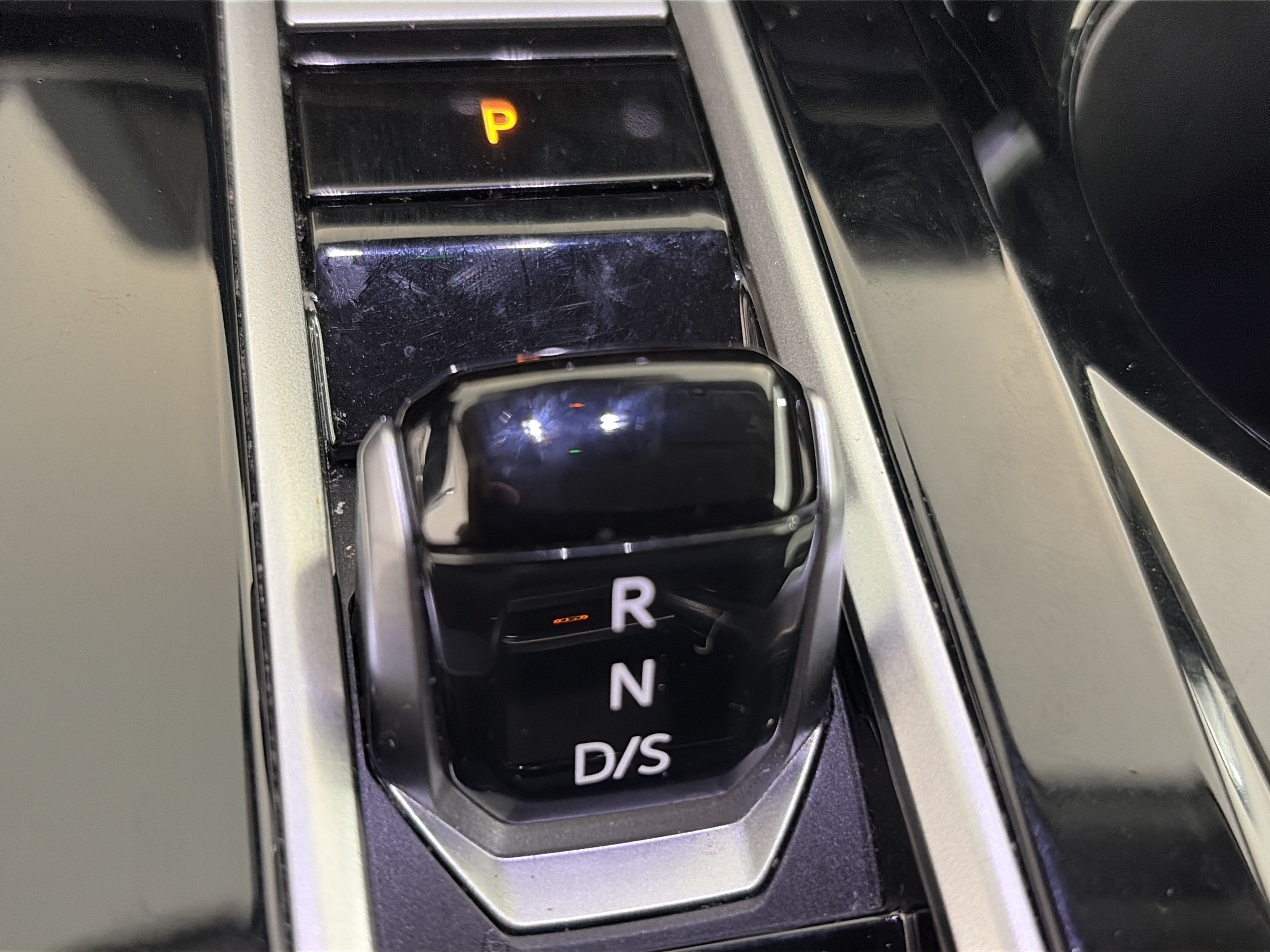 Used 2024 Volkswagen Atlas SE AWD/4WD image 31