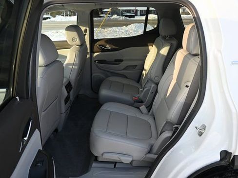 Used 2021 GMC Acadia SLT w/ Technology Package image 25