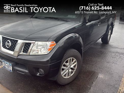 Used 2018 Nissan Frontier SV image 1