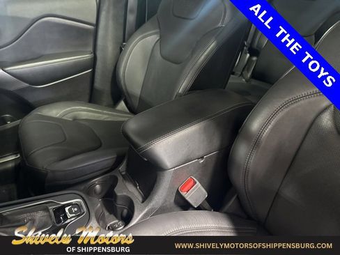 Certified 2021 Jeep Cherokee Limited w/ Elite Package image 24
