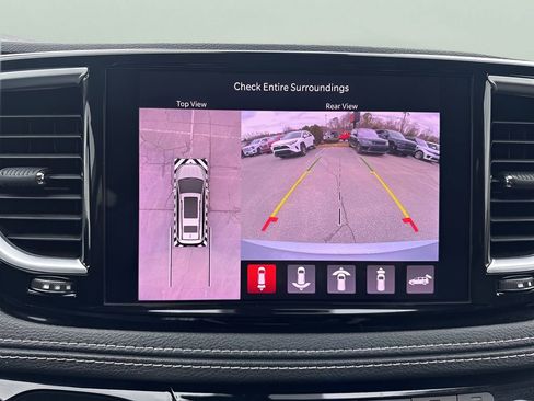 Used 2022 Chrysler Pacifica Limited image 21