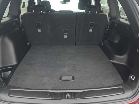 Used 2024 Jeep Grand Cherokee Laredo image 15