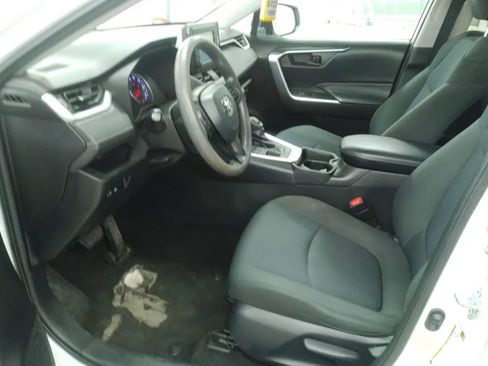 Used 2021 Toyota RAV4 LE AWD/4WD image 3