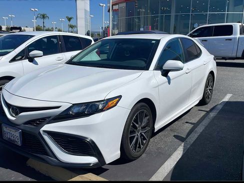 Used 2022 Toyota Camry SE w/ Carpet Mat Package (TMS) image 1