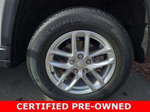 Used 2023 Jeep Grand Cherokee Laredo image 34